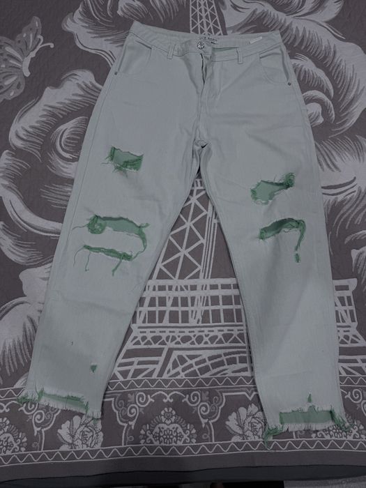 Продам женские джинсы