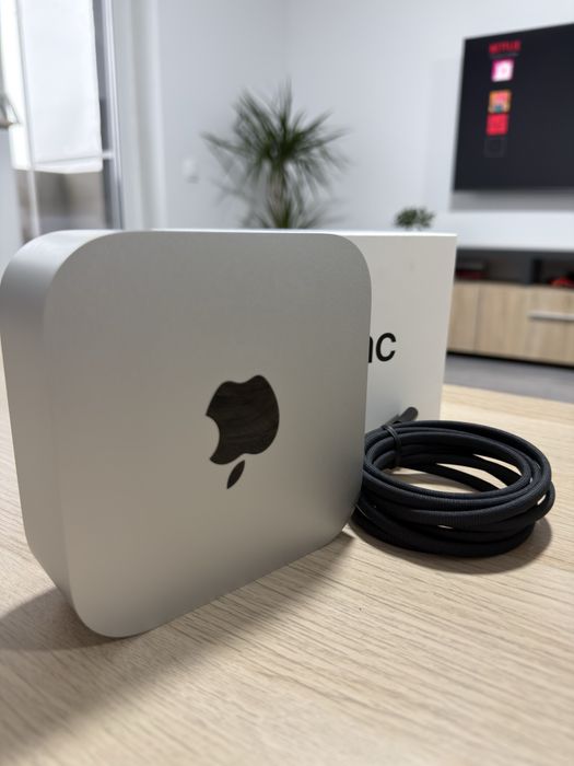 Vând Apple Mac mini cu procesor Apple M4 și 16 GB RA