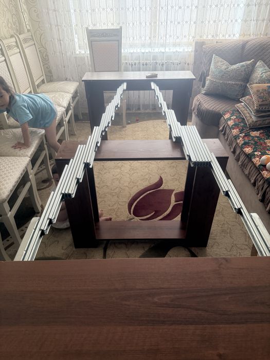 Стол для гостиной, срочно!