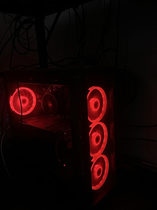 Vând urgent pc gaming