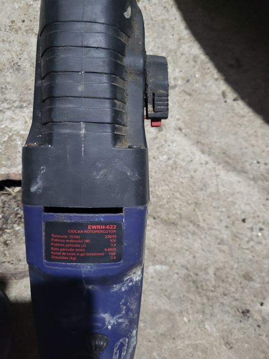Ciocan rotopercutor defect