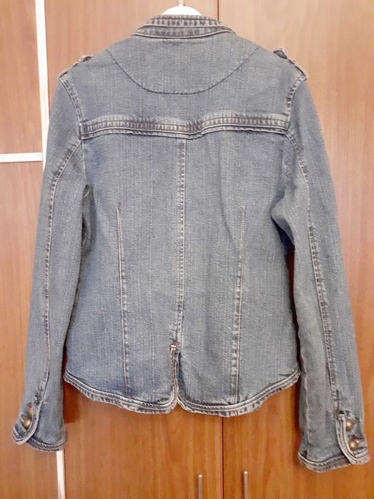 Две дамски якета - спортно и дънково