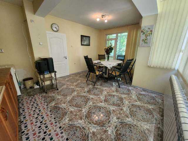 Дава се под наем Четиристаен апартамент в Търговище, Център - 108 кв.м за 484.5 € - Снимка #6