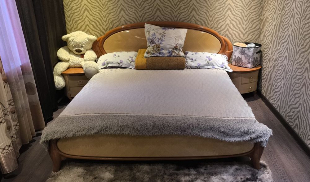 Продам спальный гарнитур