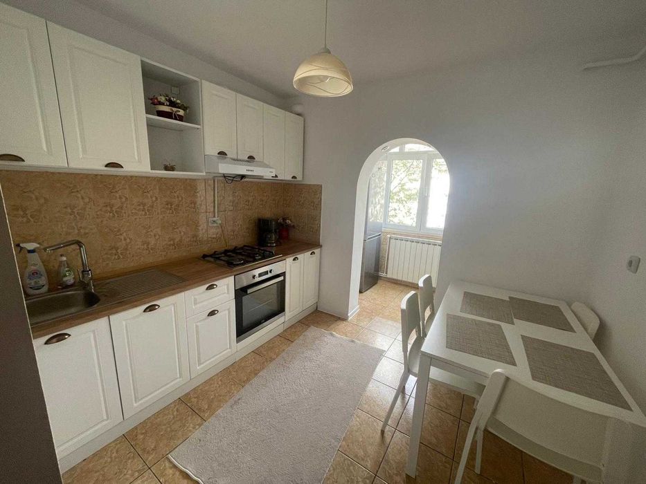 Închiriez apartament 3 camere, decomandat, cartier Obcini