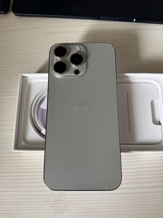 IPhone 15 pro max natural titanium