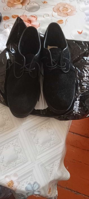 Продаю  мужские туфли сверху замшевые, новые, размер 42