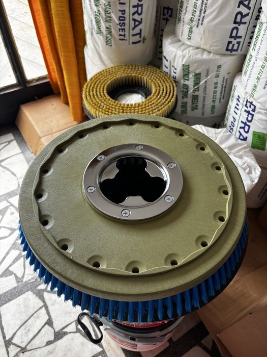 Професионални четки за пране на килими