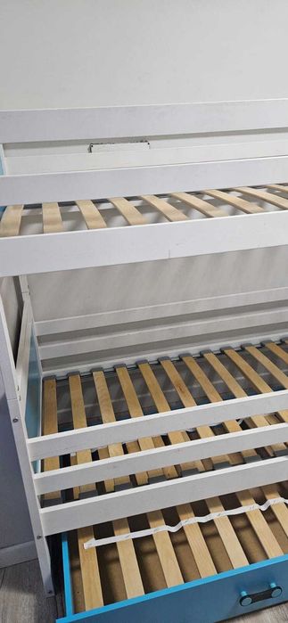 Vand pat suprapus copii stare foarte buna.cu saltele 3 pers