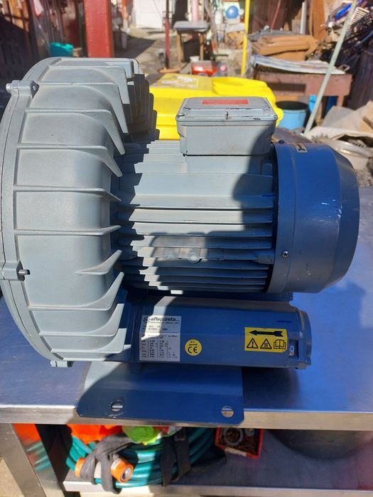 Vând suflanta tuturor aier de 2,2 kw