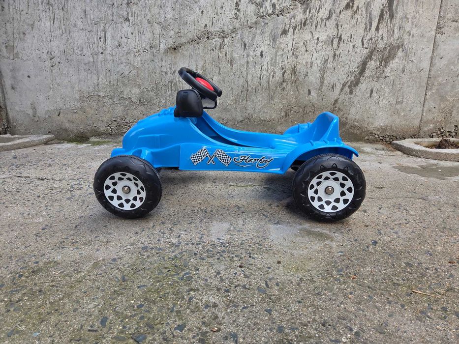 Детска кола с педали