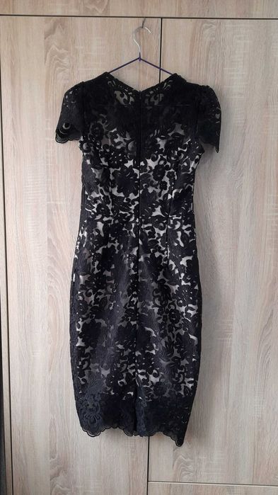 Vand rochie dantela facuta pe comanda. Xs/S mai mic!
