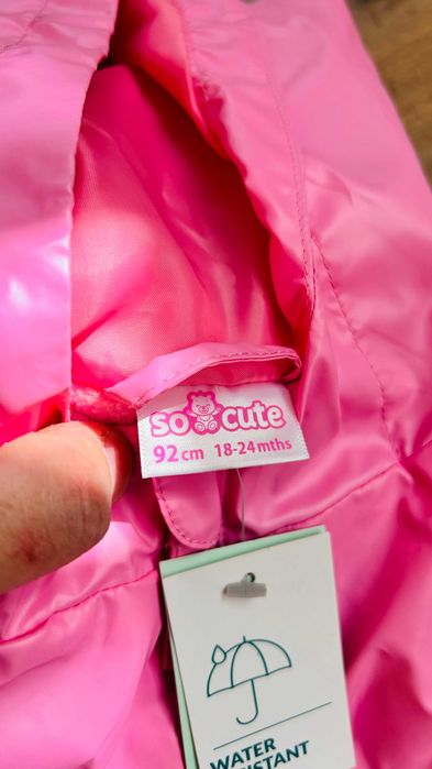 Обувки Hello Kitty, номер 22 и гащеризон за дъжд 92 за момиче