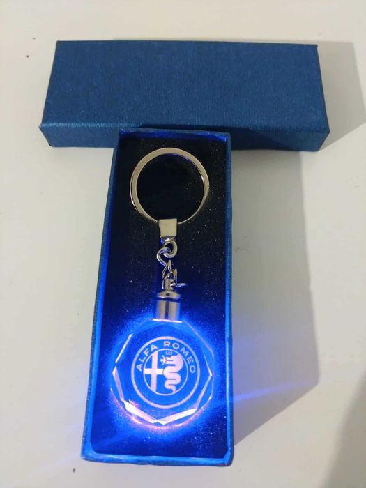 Breloc auto din cristal cu LED - Logo Alfa Romeo