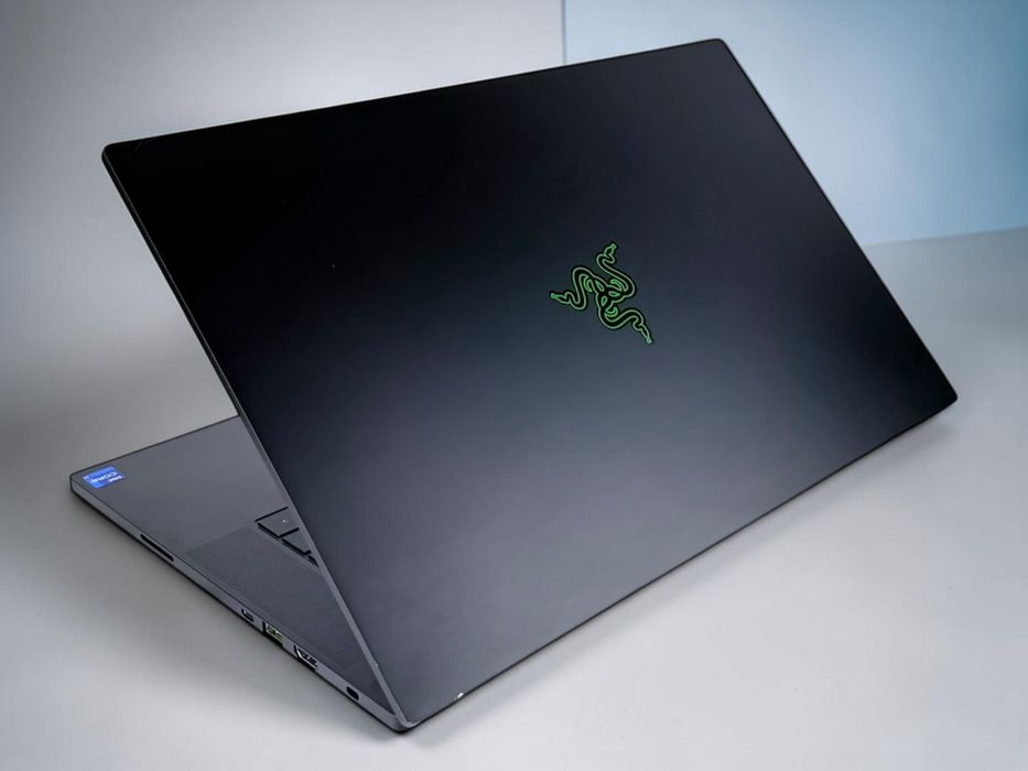Razer Blade 15.6" 2.5K QHD 240Hz Intel Core i7-12800H 16GB DDR5 1TB SSD RTX 3070Ti Геймърски лаптоп