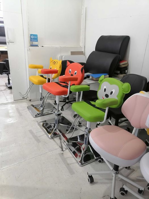 Детские кресла, кресло для стрижки детей.