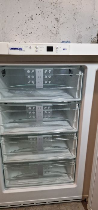 Vând ladă frigorifica cu 4 sertare Liebherr