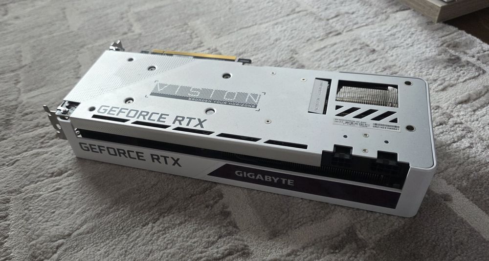 Nvidia RTX 3070 ALBĂ Gigabyte Vision OC