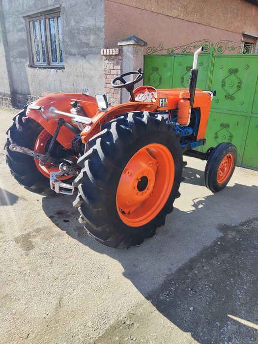 vând tractor fiat 411 în perfectă stare de functionare