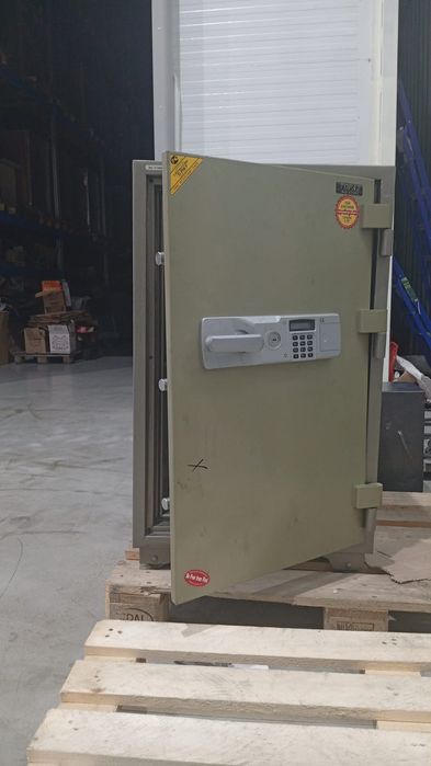 Продается сейф TOPAZ