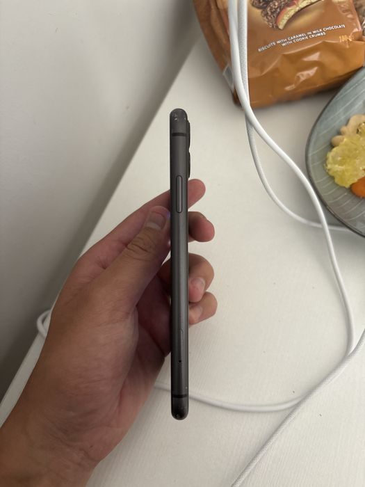 Iphone 11 64GB в черном цвете
