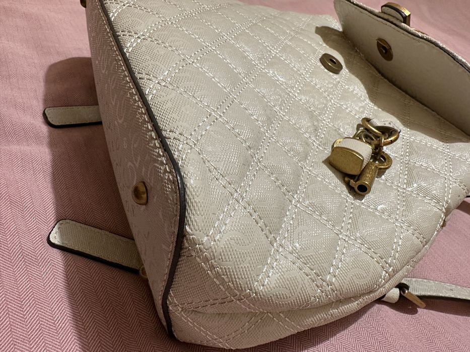 Раница Guess Gaia бежово