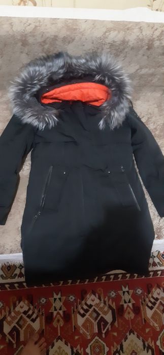 Пуховик с песцовым воротником