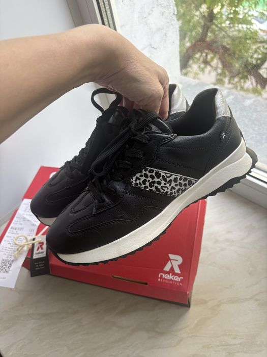Продам кожанные кроссовки Rieker