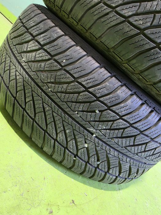 2 бр зимни 245/45/18 Goodyear