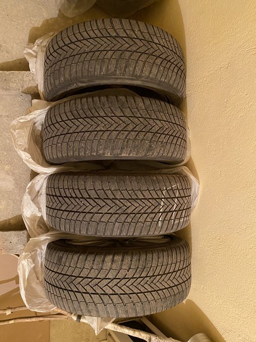 Зимни гуми 245/45/18 100V