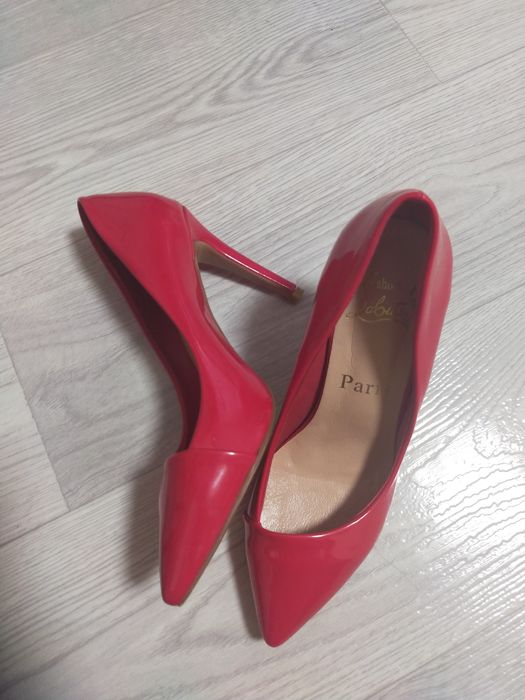 Босоножки и туфли лодочка