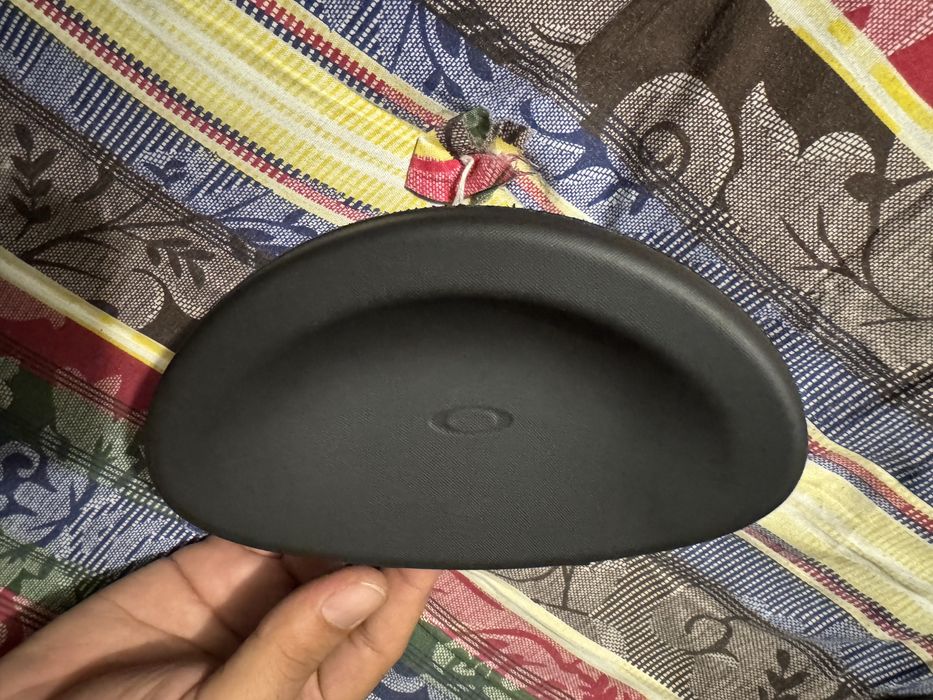 Кейс для умных очков Oakley Meta.