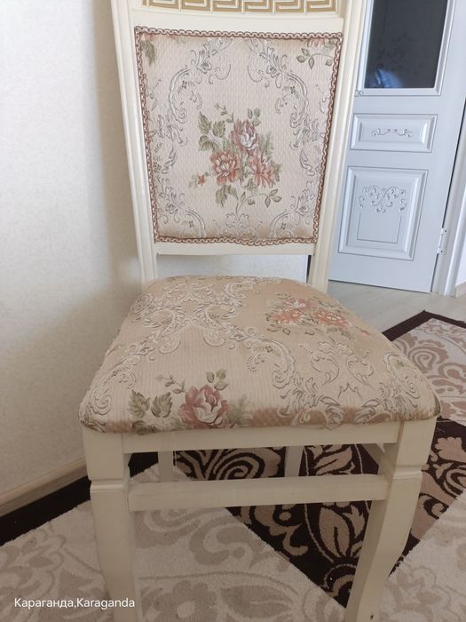 Продаю красивые стулья