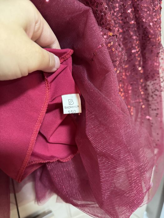 Платье на 6-7 лет, одевалось раз.