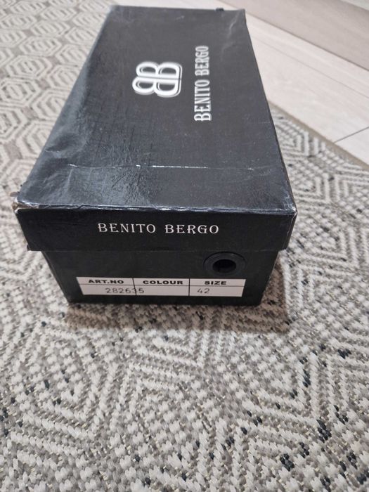 Продам кожанные б/у мужские туфли 2 пары 42 размера вхорошем состоянии