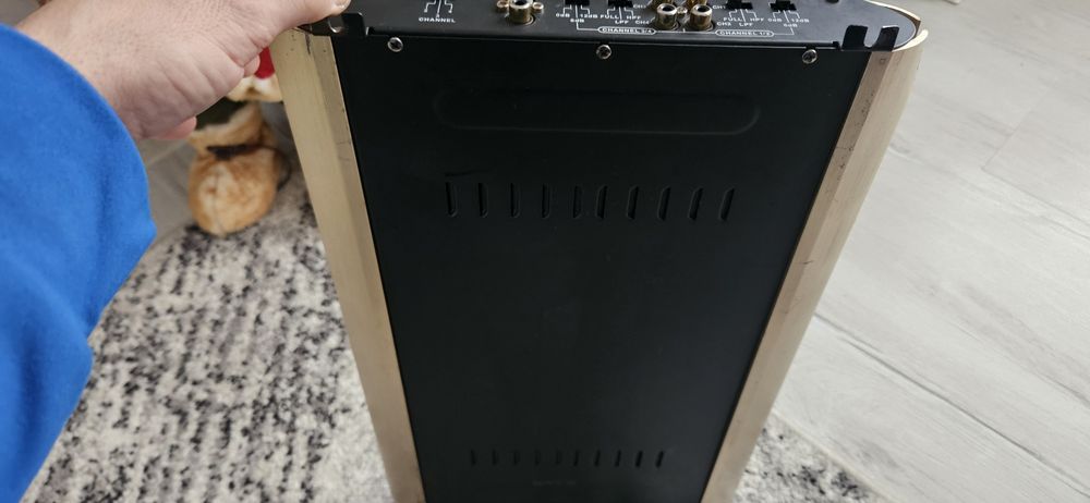 Stație pentru subwoofer