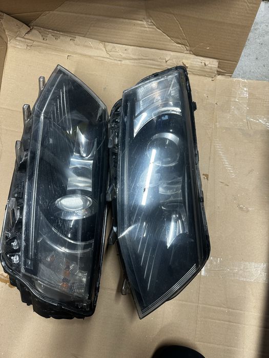 Faruri stânga dreapta skoda octavia 3.bi xenon led.
