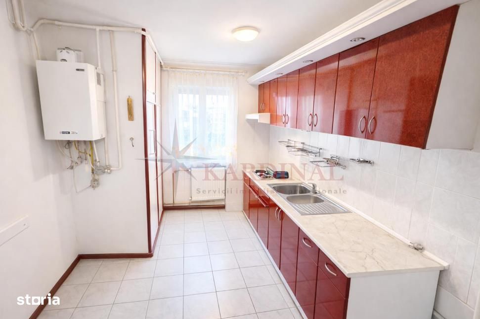 Apartament 4 camere etaj1, Carpaților, intrare Răcădău
