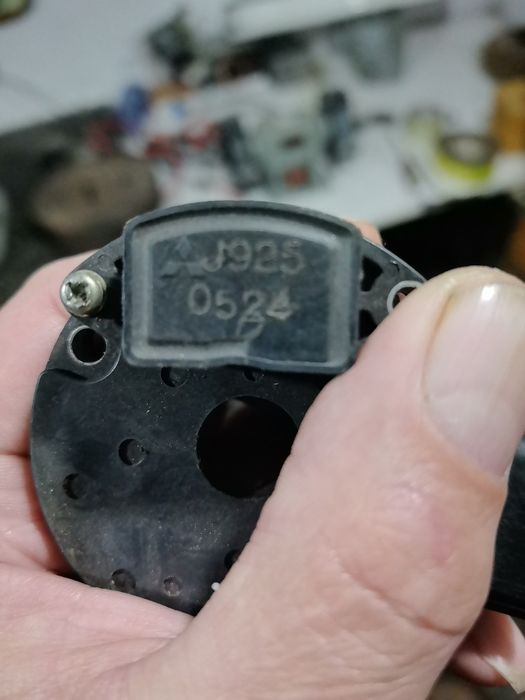 Мазда 323 ВА, коммутатор.