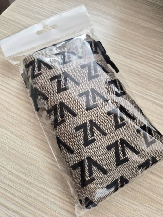 Чантичка за телефон Зарена