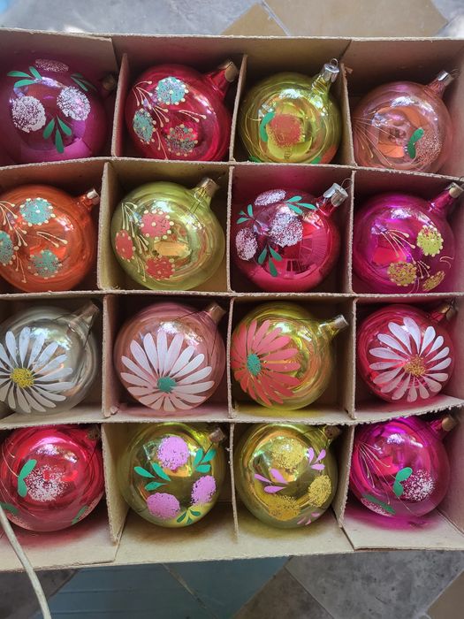 Стеклянные ёлочные игрушки