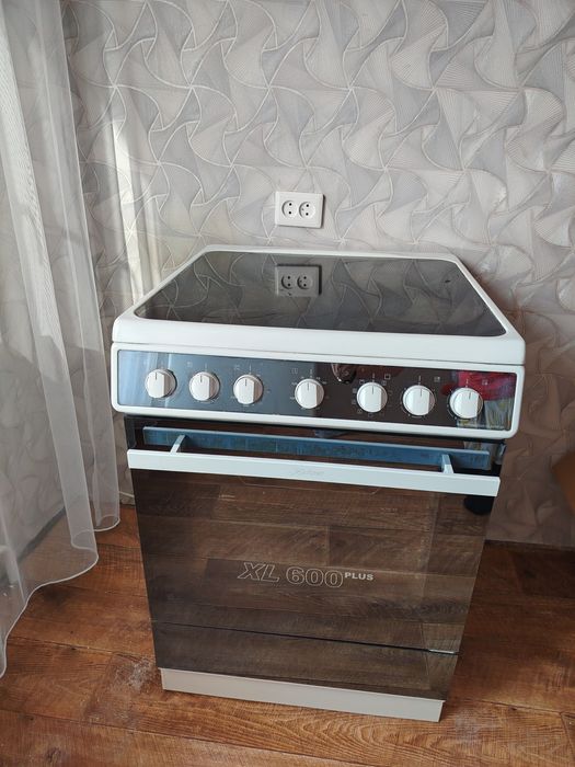 Электроплита Kaiser, стеклокерамика.