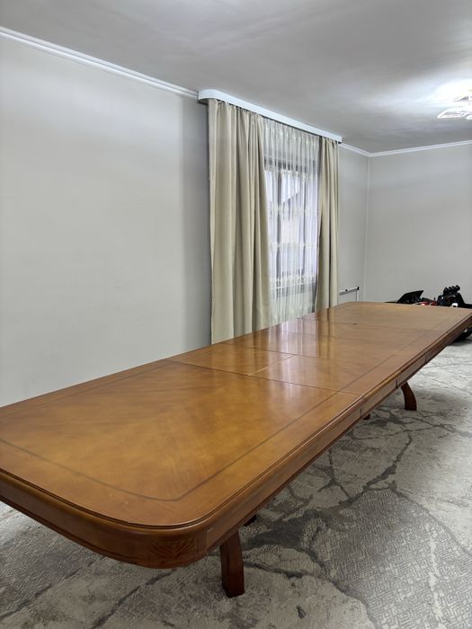 Срочно продам стол из красного дерево