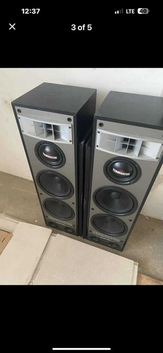 Vand 2 boxe si o statie