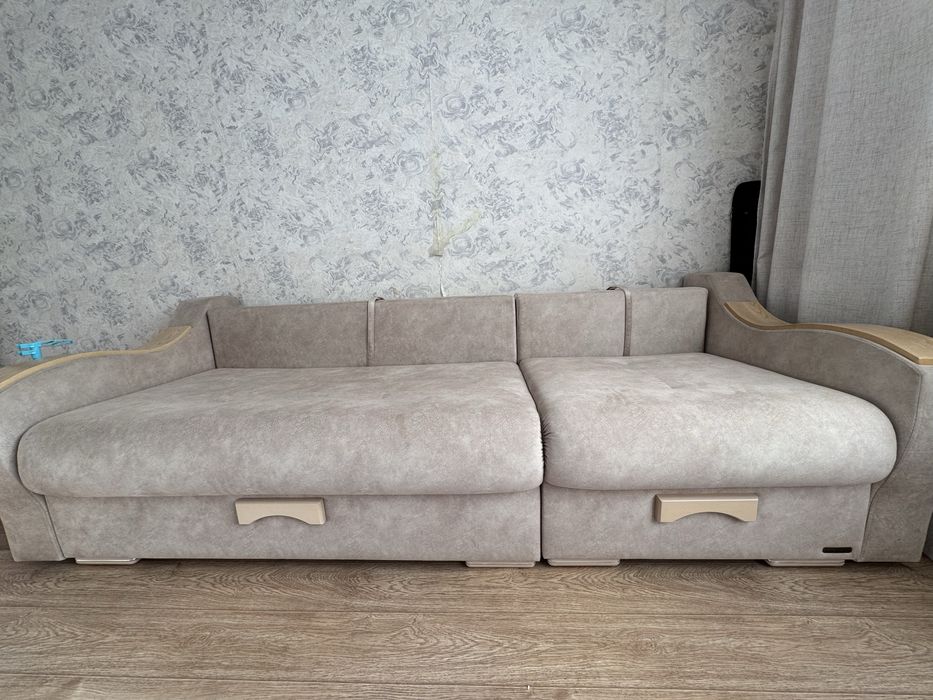 Срочно продам диван в отличном состояние!!