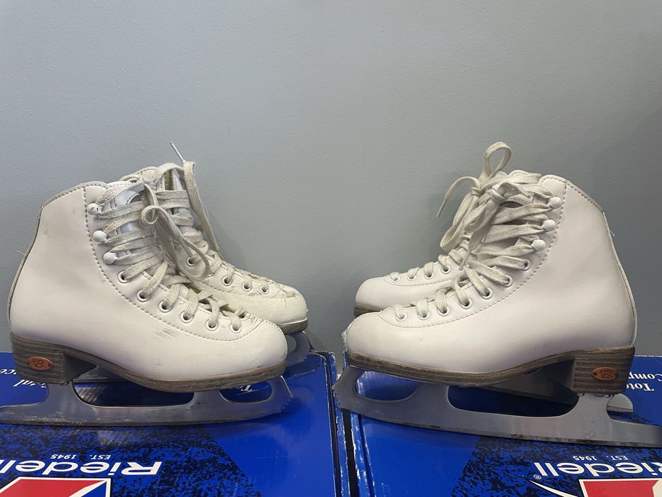 Продам коньки фирмы Riedell