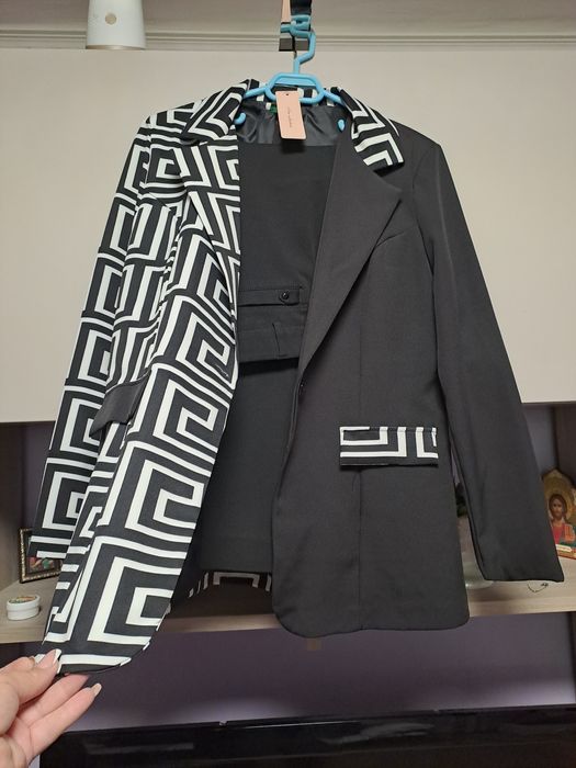 Vând Sacou și pantaloni!