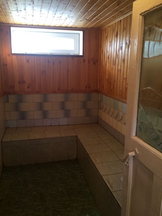 Действующее  ЛПХ в городе + два дома.