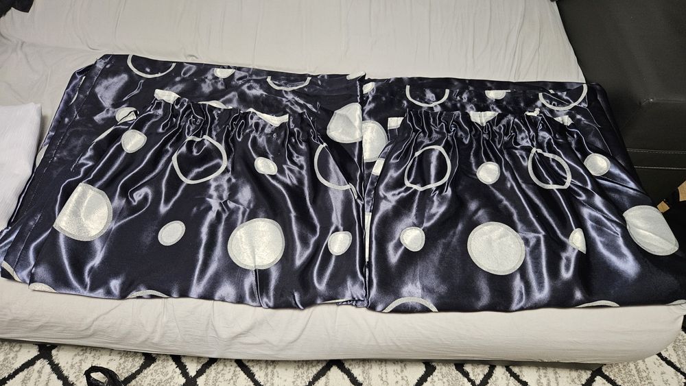 Draperie ( împărțită în 2 bucăți)