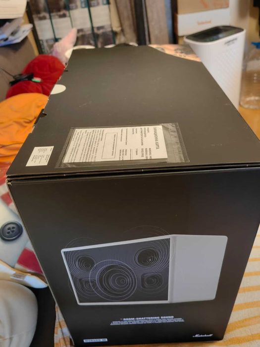 Чисто Нова с 2 години гаранция Marshall музикална система Woburn 3 III